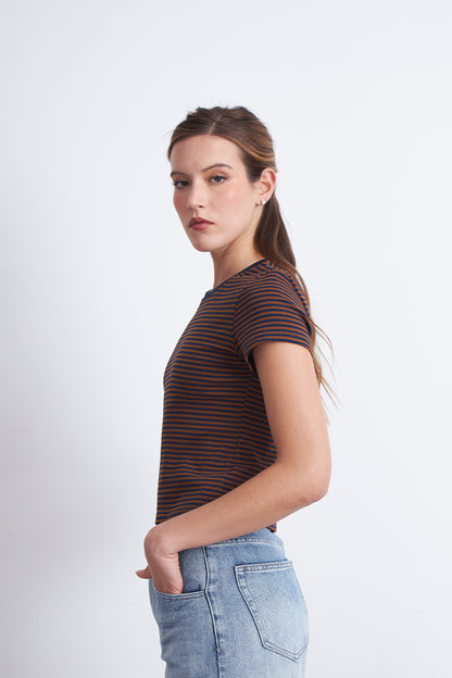 Polera Básica Cuello Redondo Líneas Café