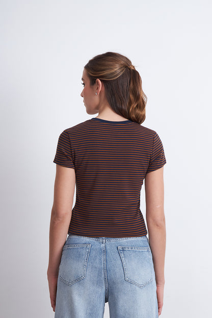 Polera Básica Cuello Redondo Líneas Café