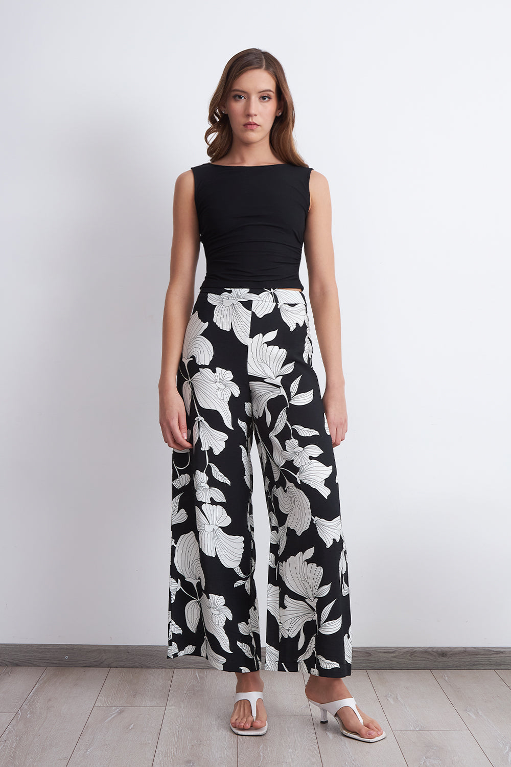 Pantalón Negro Flores Blancas