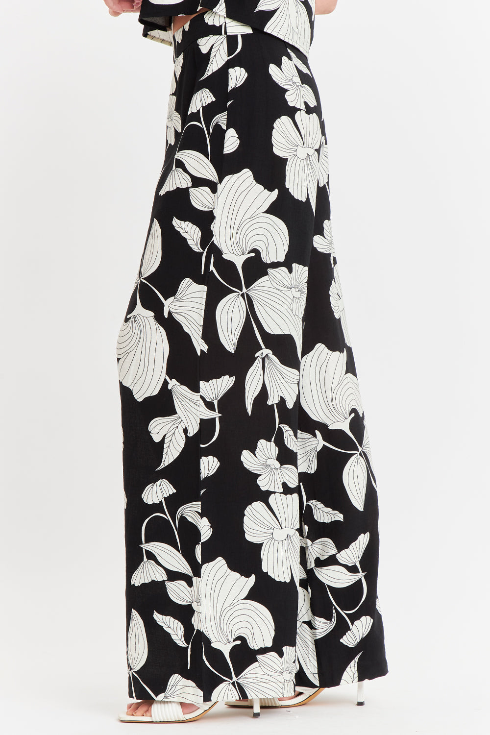 Pantalón Negro Flores Blancas