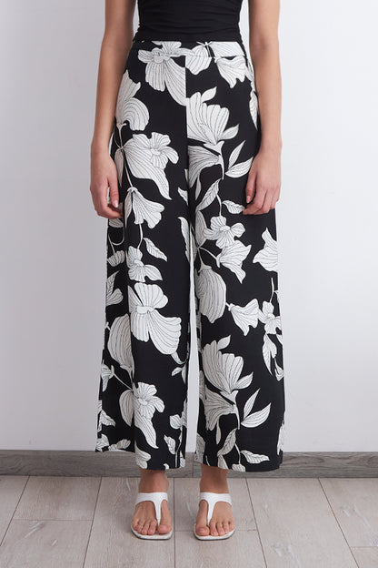 Pantalón Negro Flores Blancas