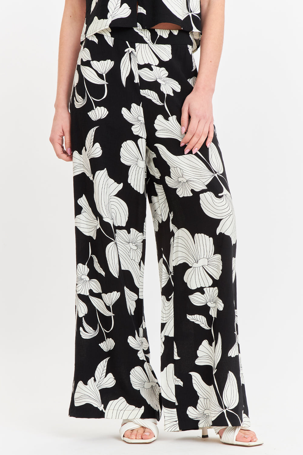 Pantalón Negro Flores Blancas