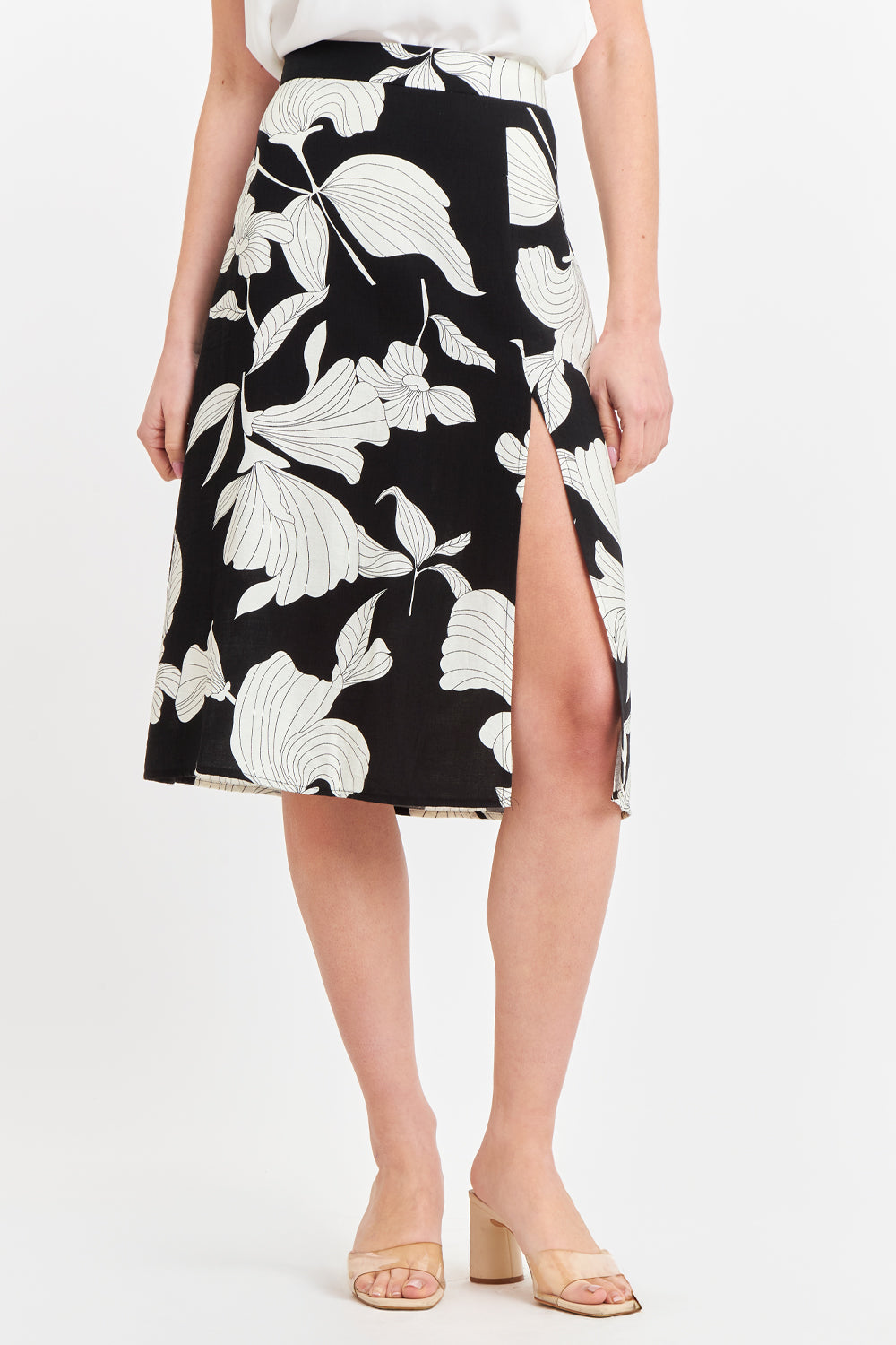 Falda Midi Negra con Flores Blancas