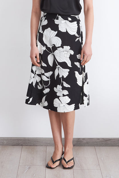 Falda Midi Negra con Flores Blancas
