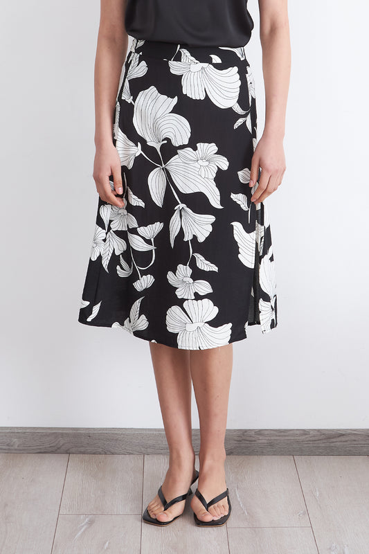 Falda Midi Negra con Flores Blancas