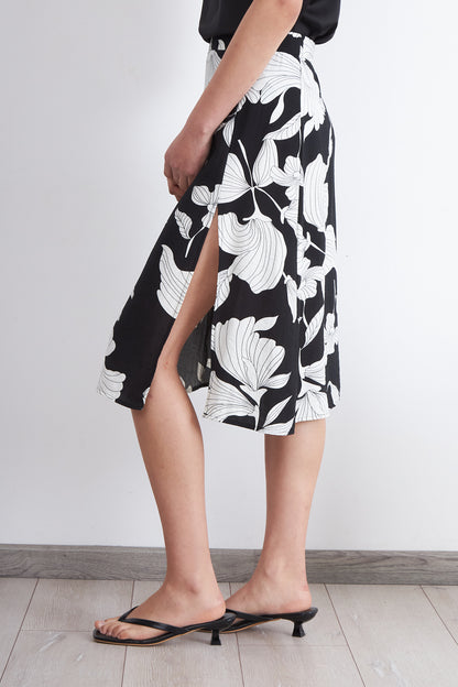 Falda Midi Negra con Flores Blancas