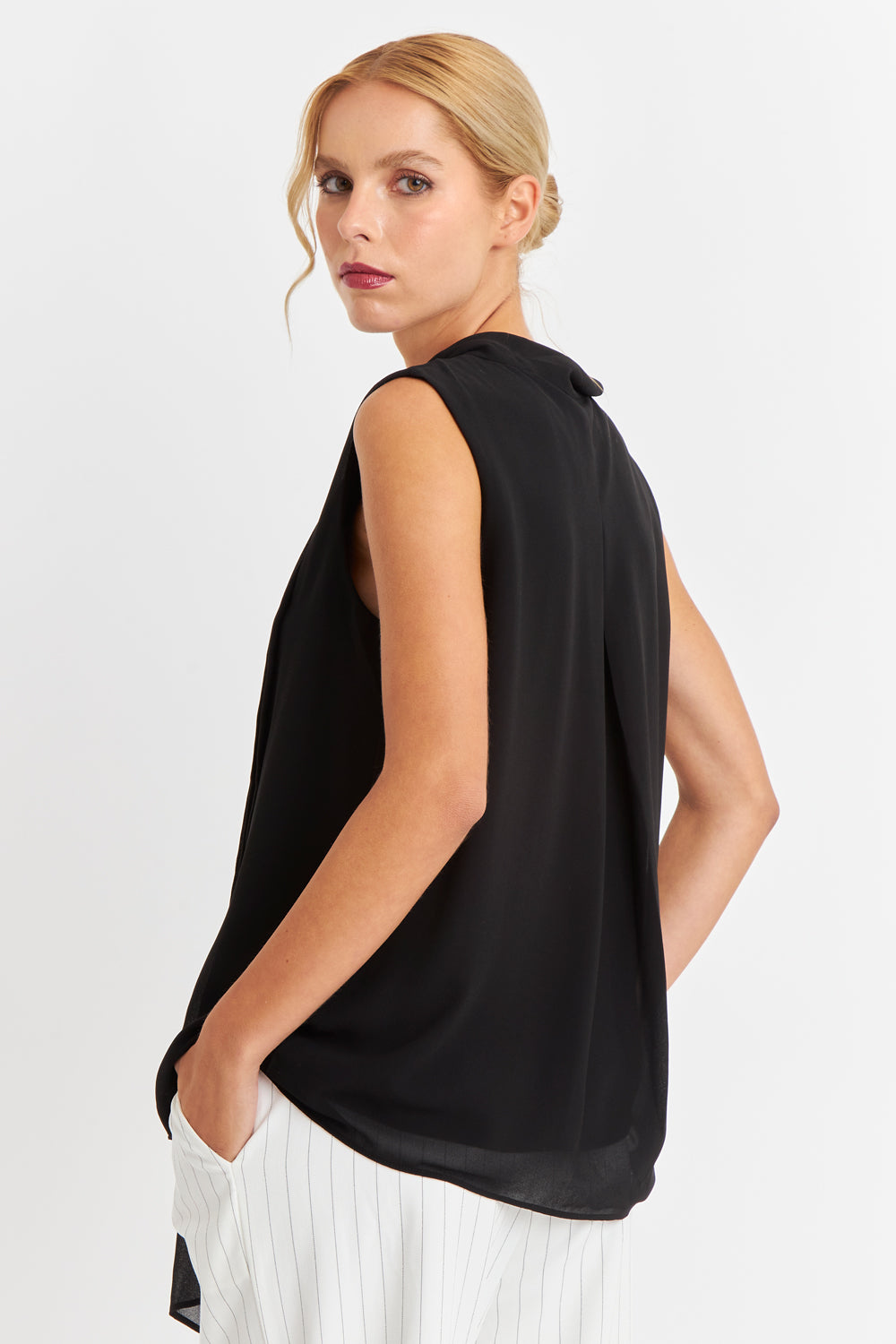 Blusa Cuello Tipo Corbata Negro