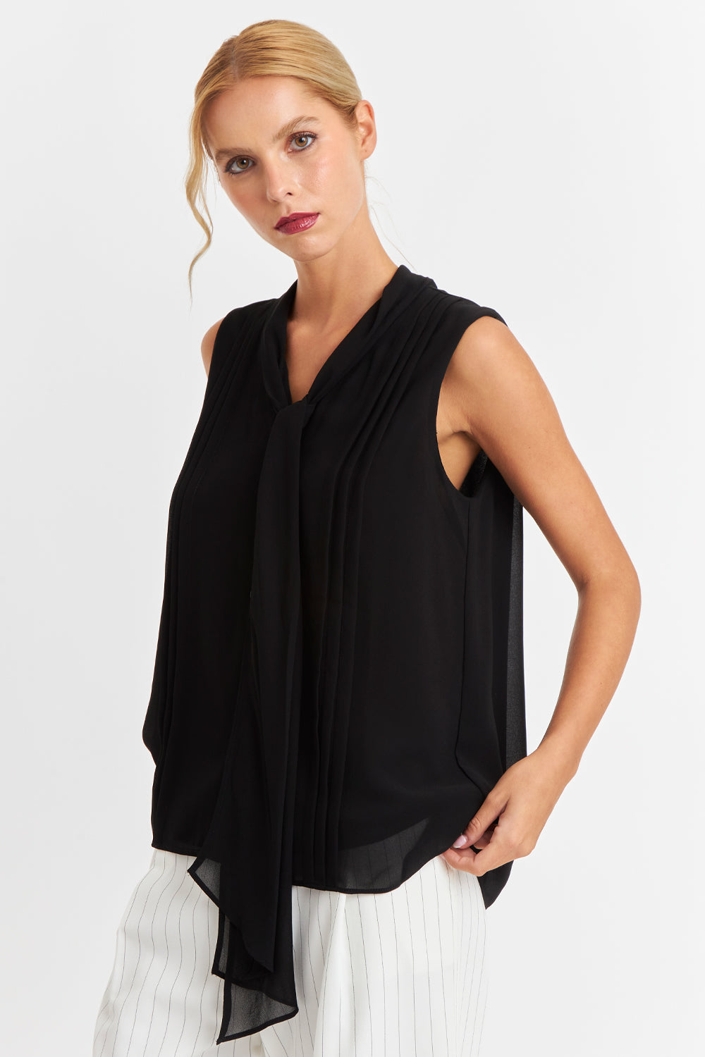 Blusa Cuello Tipo Corbata Negro