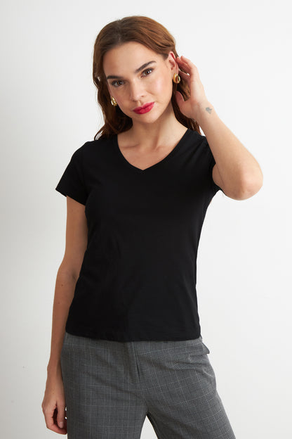 Polera Escote en V Básica Negro