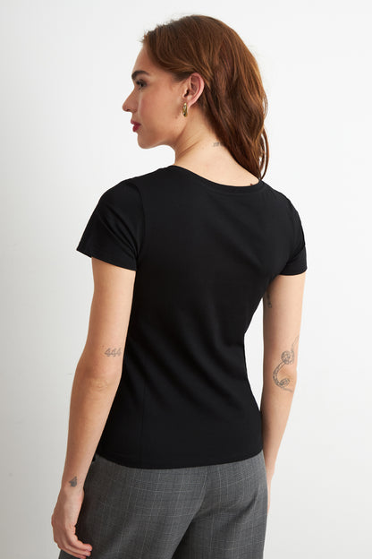 Polera Escote en V Básica Negro