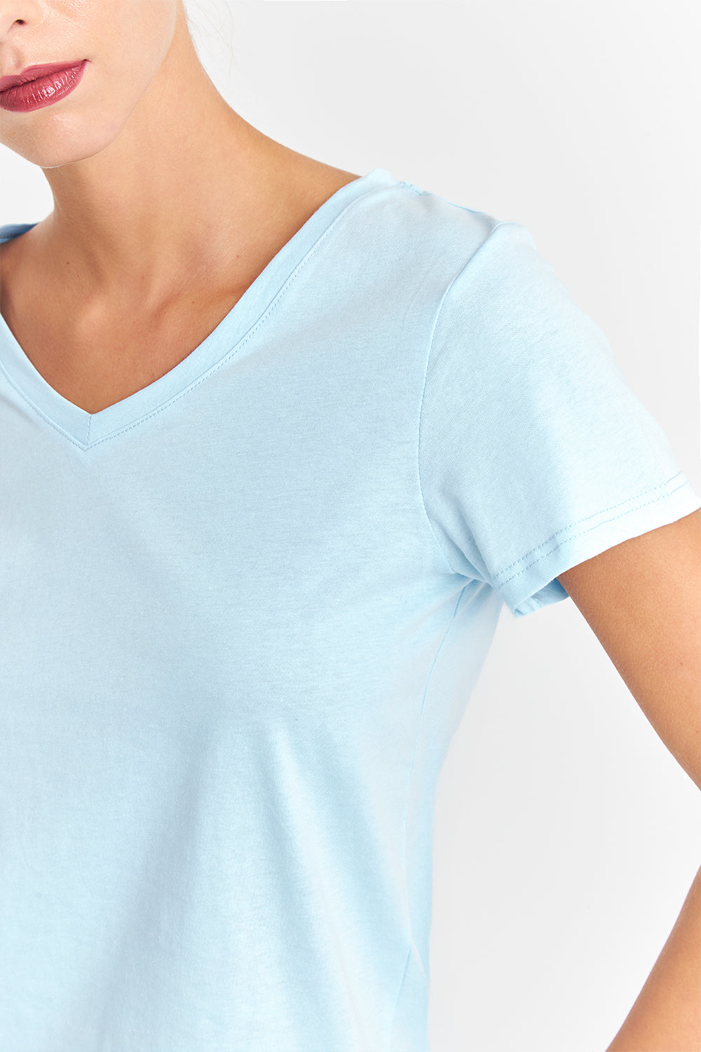 Polera Escote en V Básica Celeste