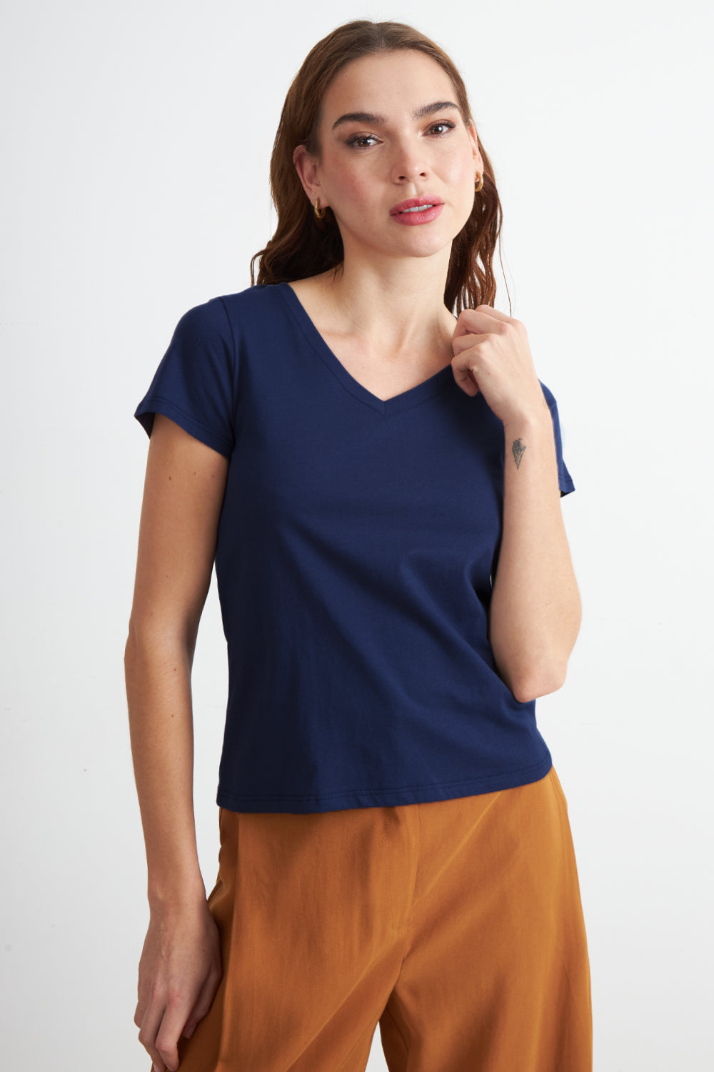 Polera Escote en V Básica Azul Marino