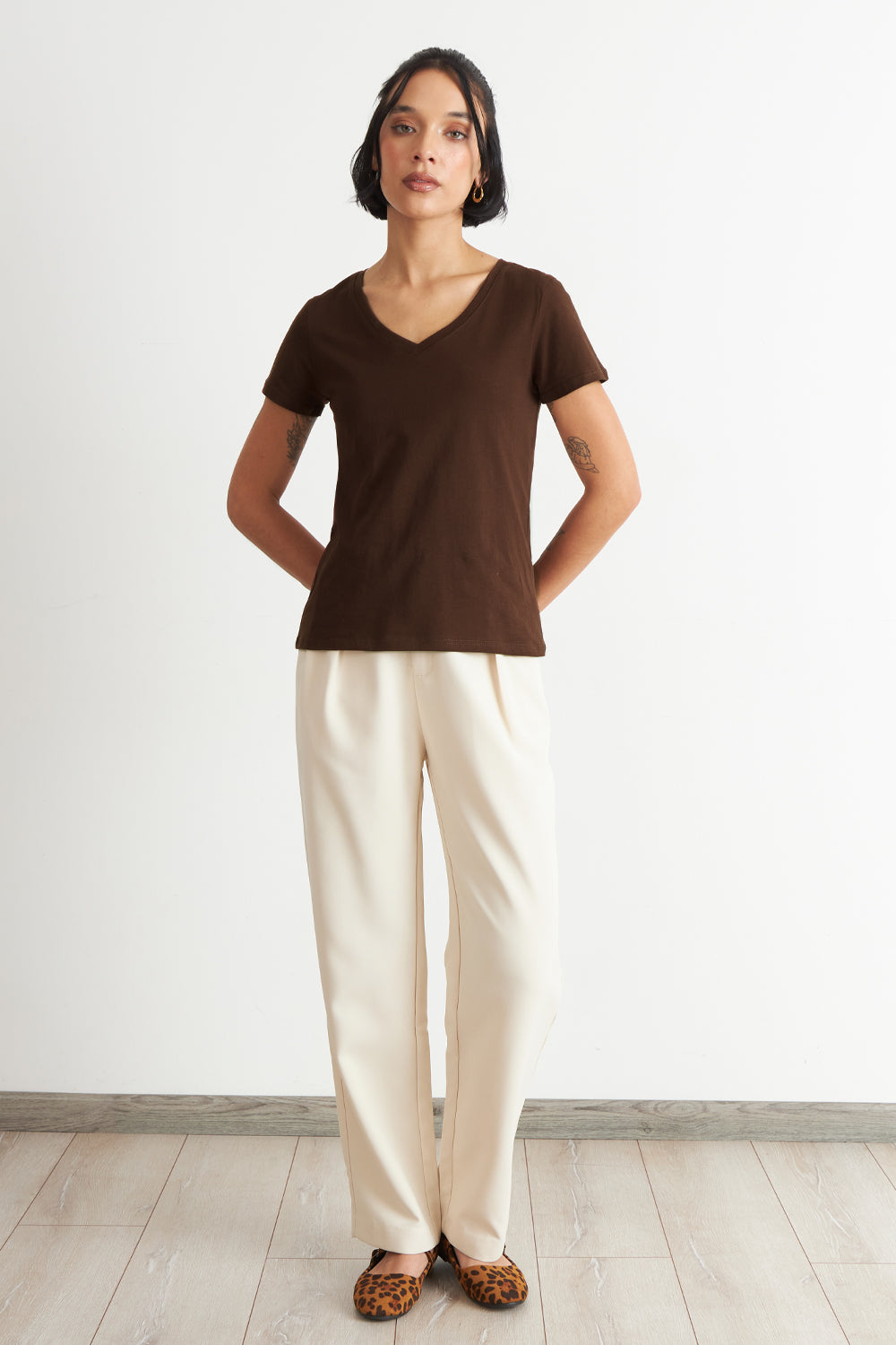 Polera Escote en V Básica Café