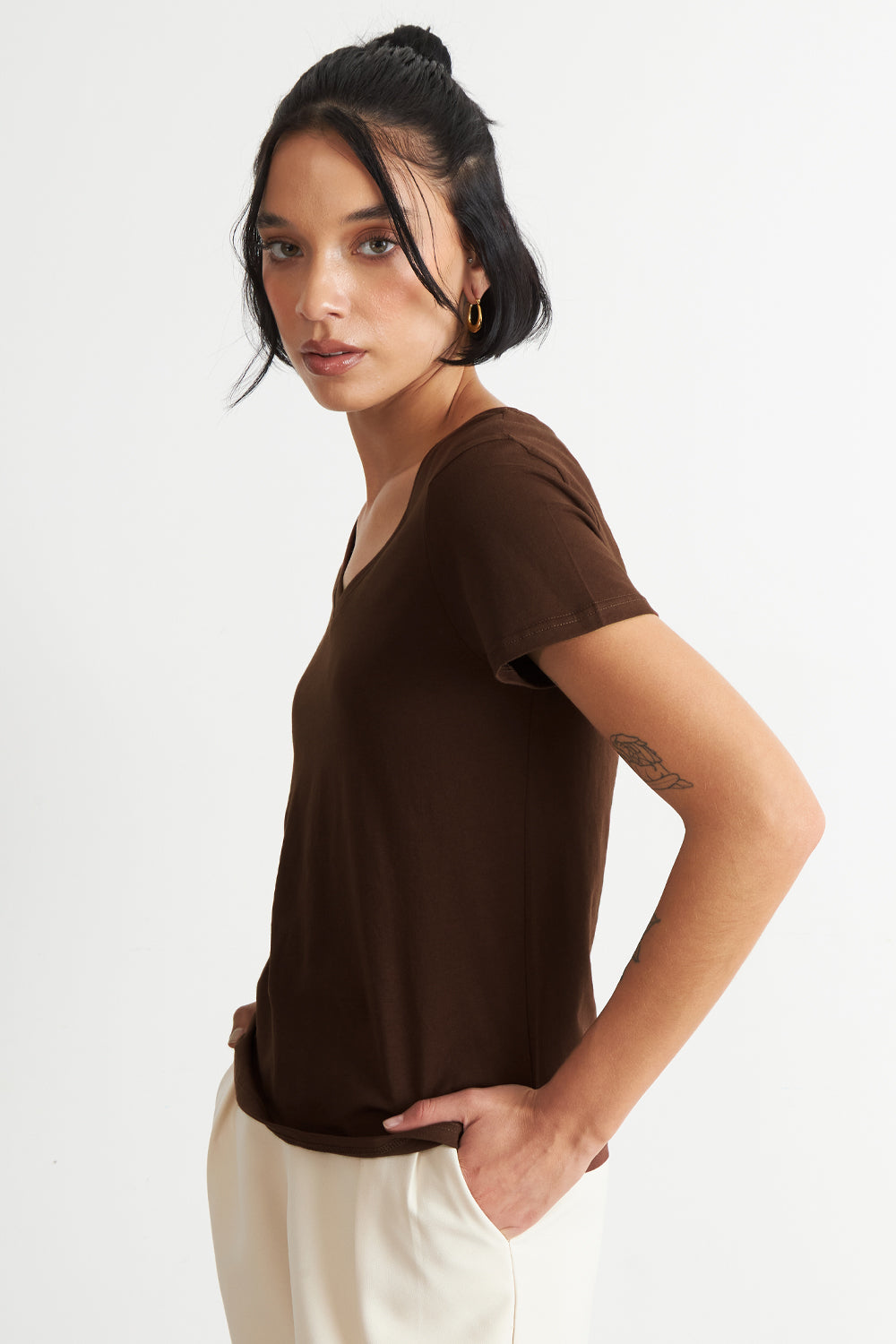 Polera Escote en V Básica Café