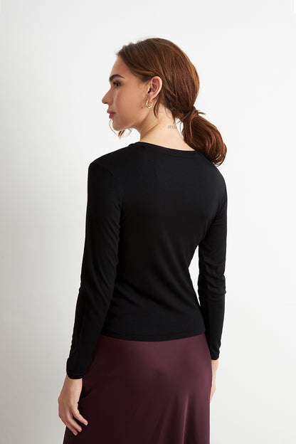 Polera Manga Larga Cuello Redondo Negro