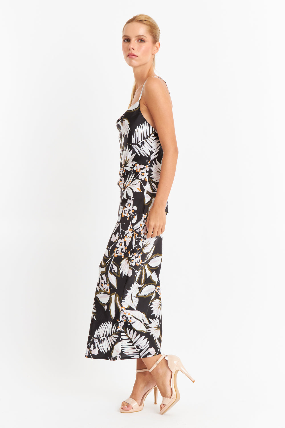 Vestido Tipo Satín Floreado Negro