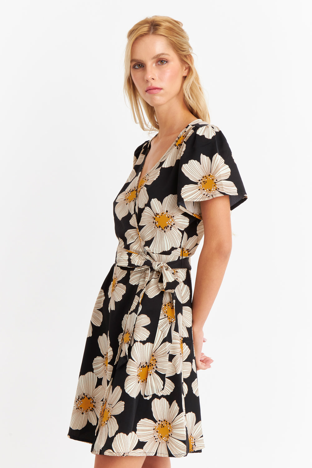 Vestido Escote Cruzado Flores Negras