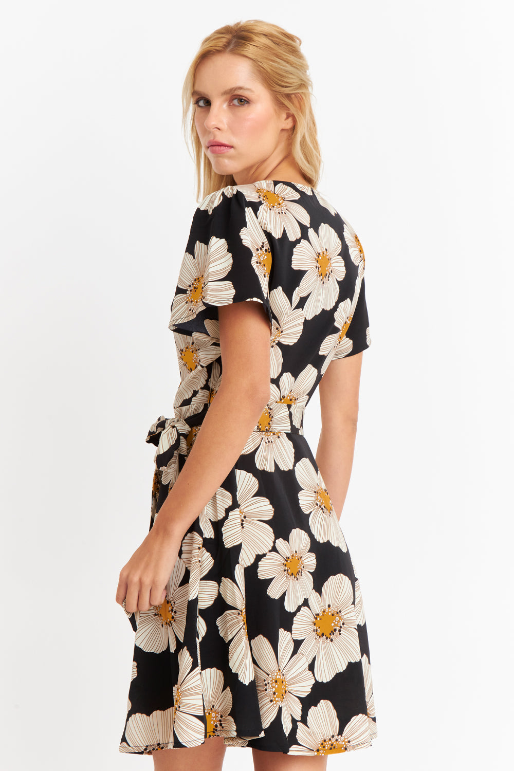 Vestido Escote Cruzado Flores Negras