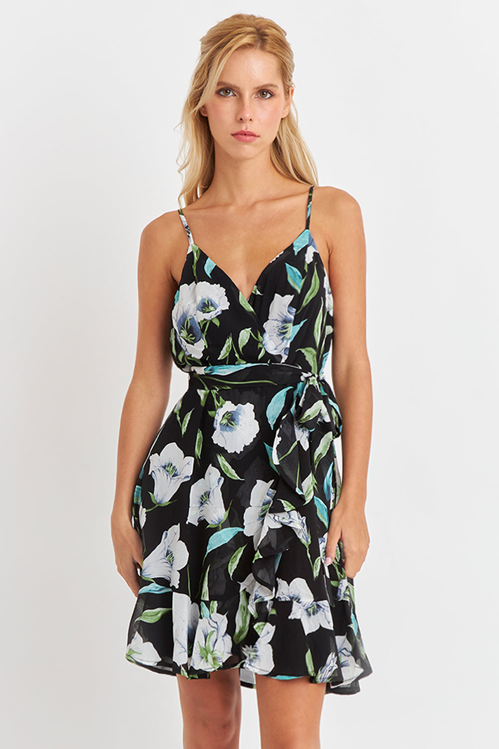 Vestido Corto Floral con Vuelos Cruzados Blanco