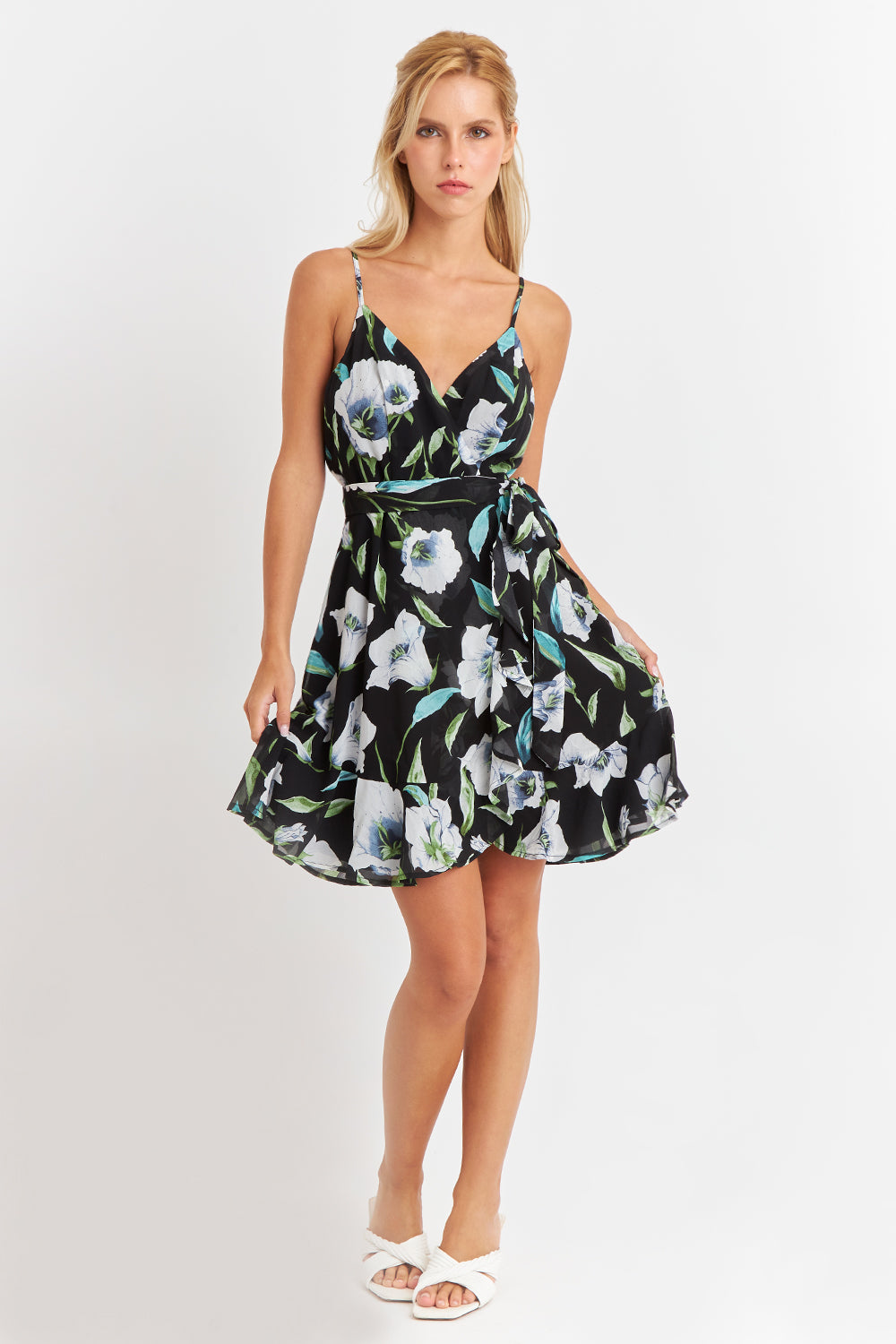 Vestido Corto Floral con Vuelos Cruzados Blanco