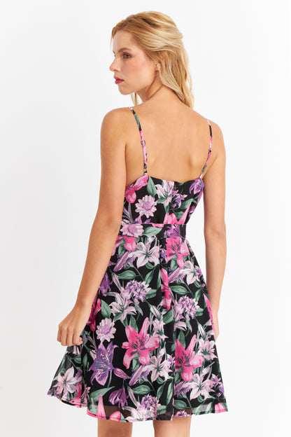 Vestido Corto Floral con Vuelos Cruzados Fucsia