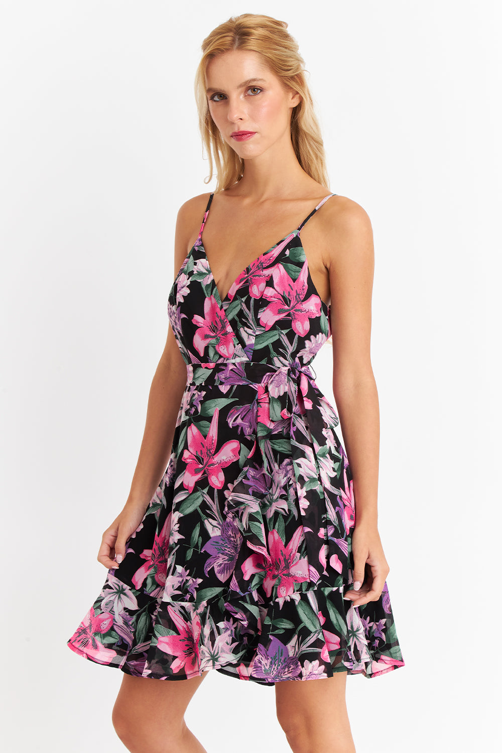 Vestido Corto Floral con Vuelos Cruzados Fucsia
