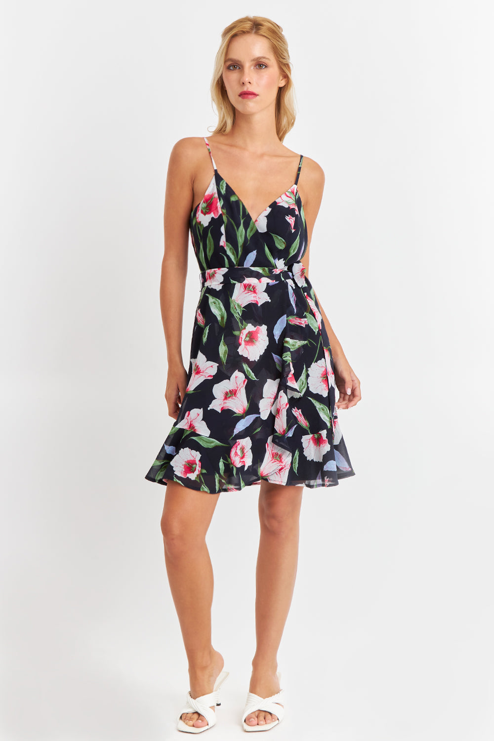 Vestido Corto Floral con Vuelos Cruzados Rosado