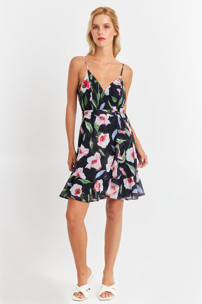 Vestido Corto Floral con Vuelos Cruzados Rosado