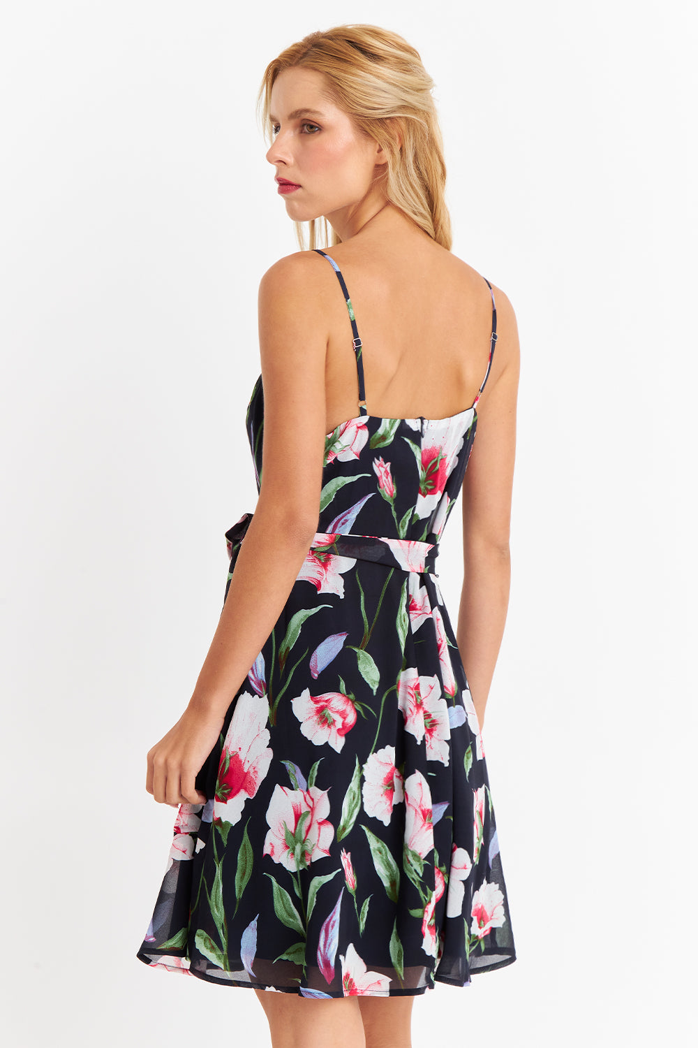 Vestido Corto Floral con Vuelos Cruzados Rosado