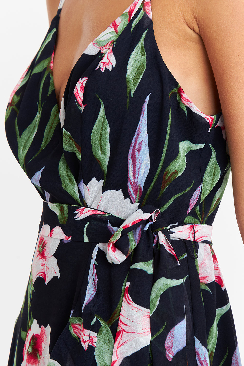 Vestido Corto Floral con Vuelos Cruzados Rosado