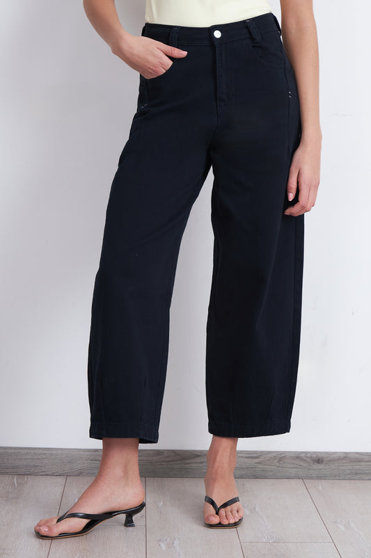 Jeans Corte Barrel Azul Marino