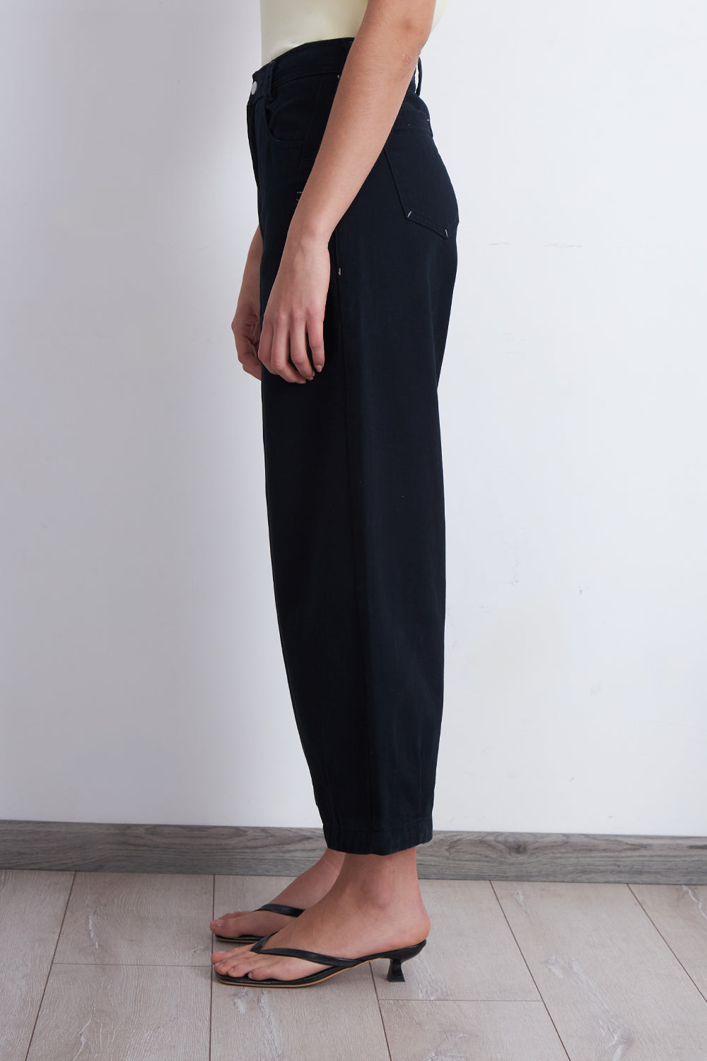 Jeans Corte Barrel Azul Marino