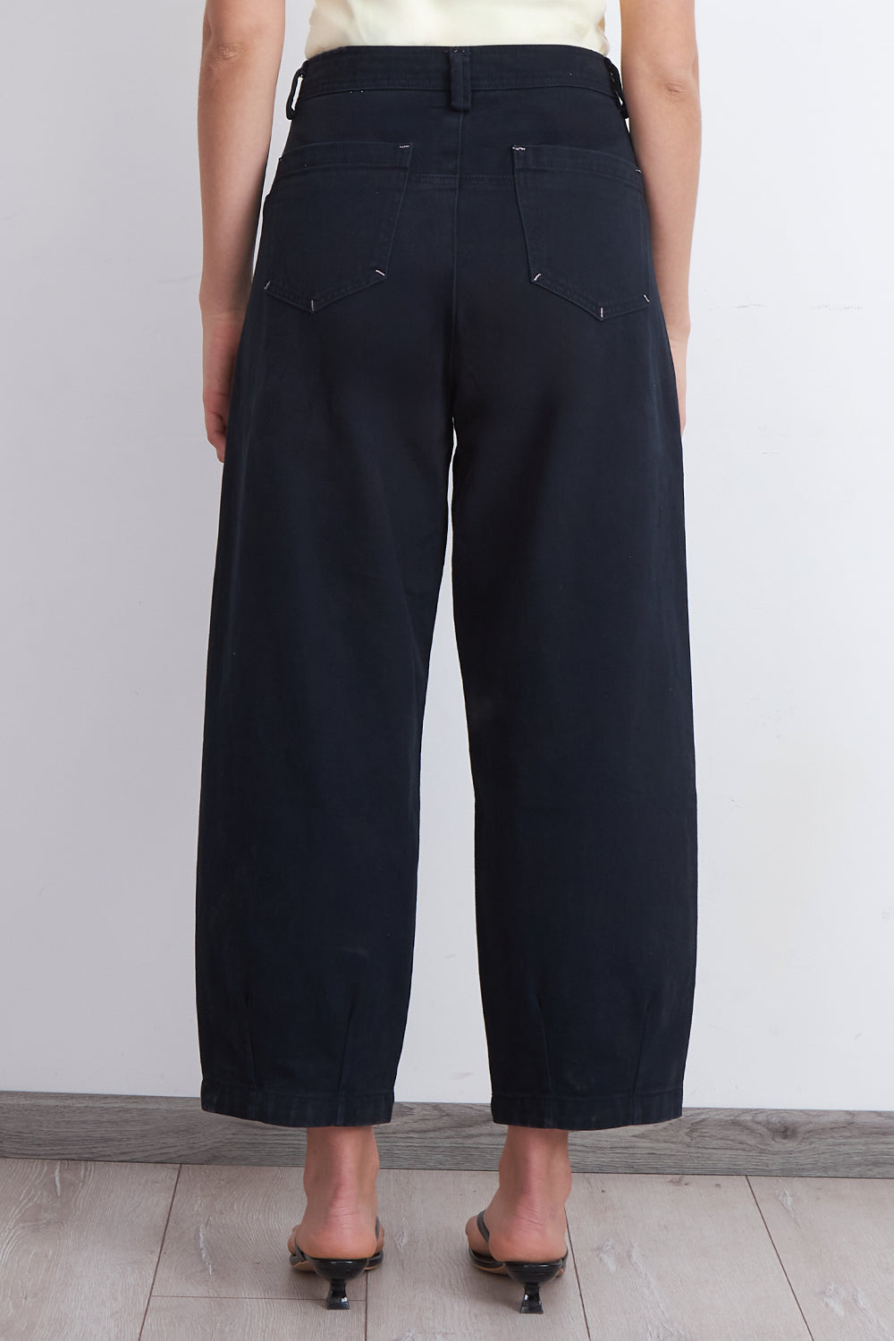 Jeans Corte Barrel Azul Marino