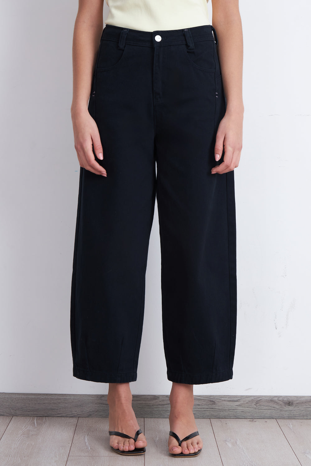 Jeans Corte Barrel Azul Marino