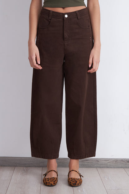 Jeans Corte Barrel Café