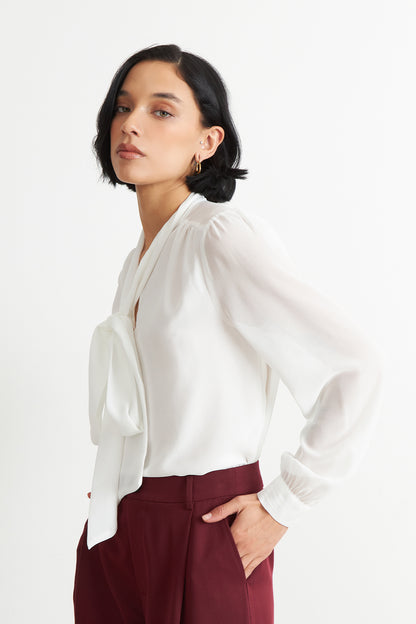 Blusa Manga Larga con Corbatín Blanco