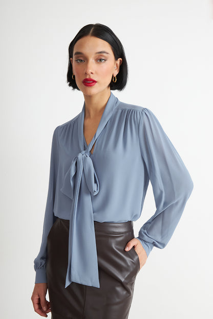 Blusa Manga Larga con Corbatín Celeste