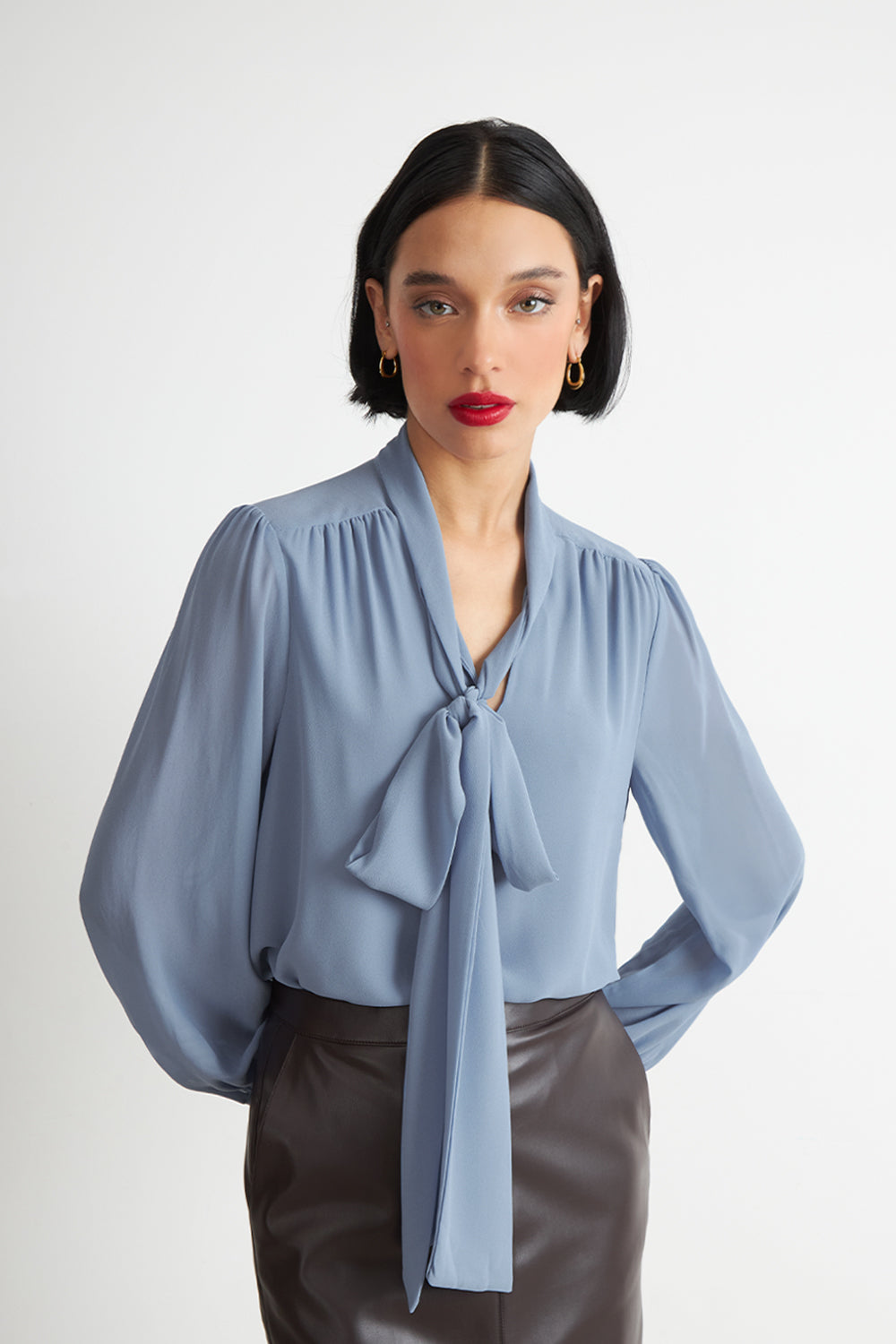 Blusa Manga Larga con Corbatín Celeste