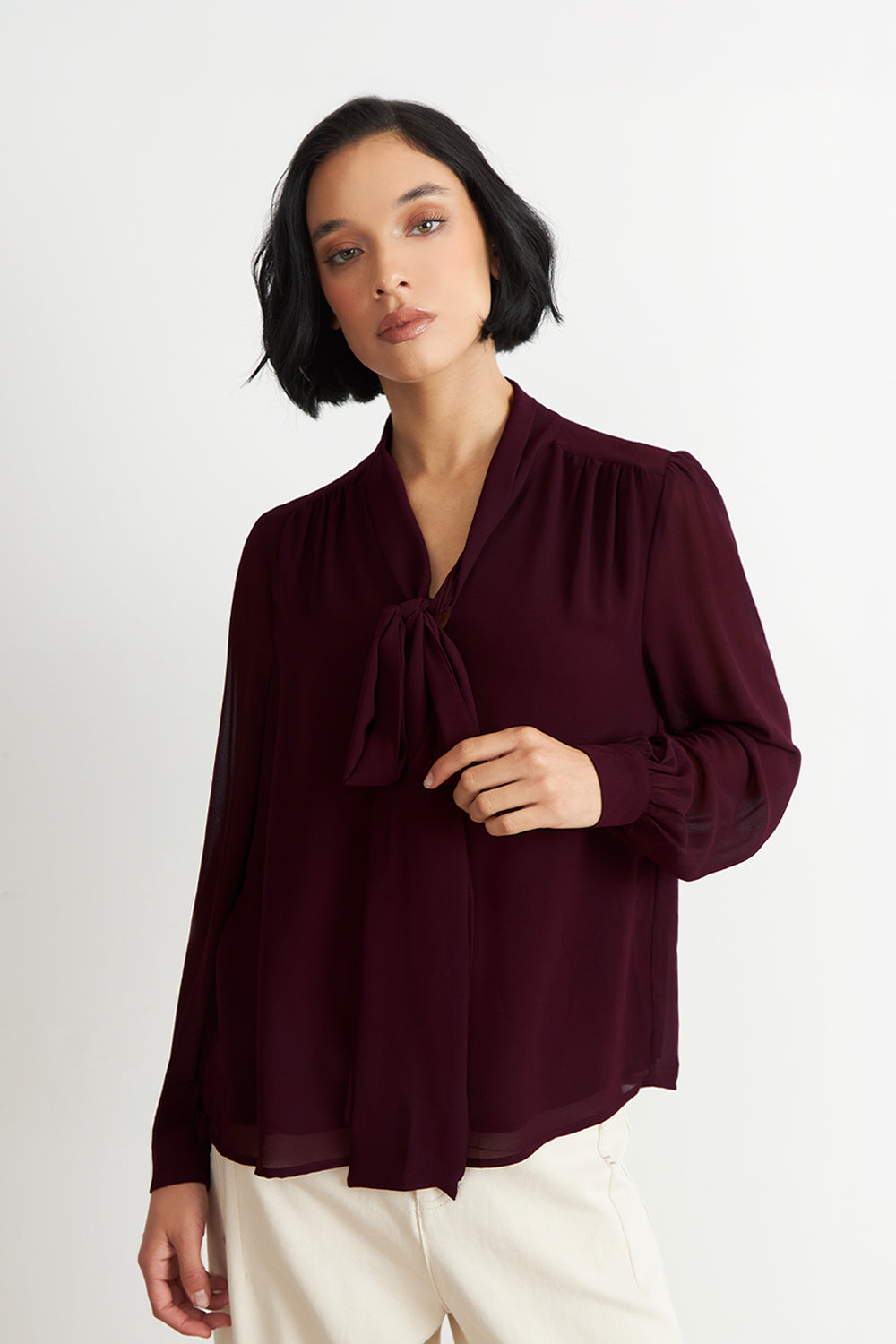 Blusa Manga Larga con Corbatín Burdeo