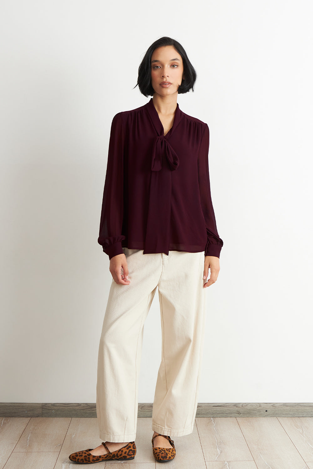 Blusa Manga Larga con Corbatín Burdeo