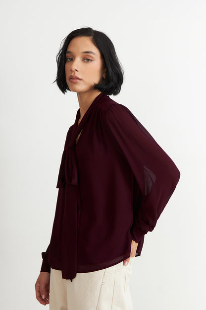 Blusa Manga Larga con Corbatín Burdeo