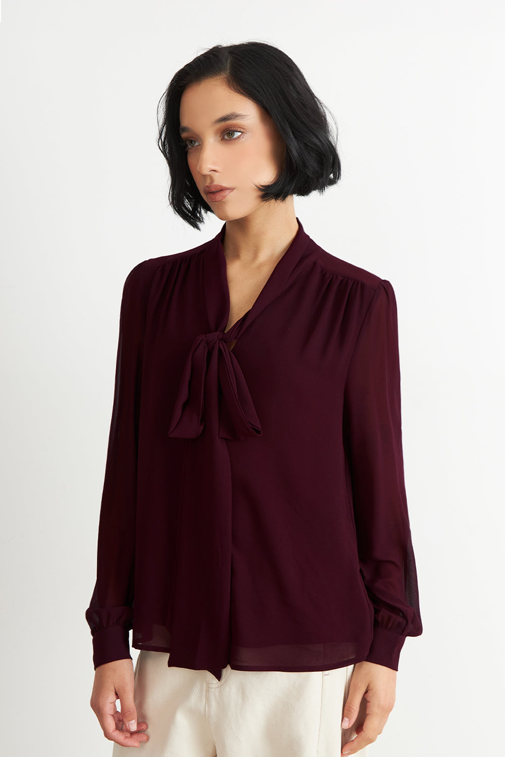 Blusa Manga Larga con Corbatín Burdeo