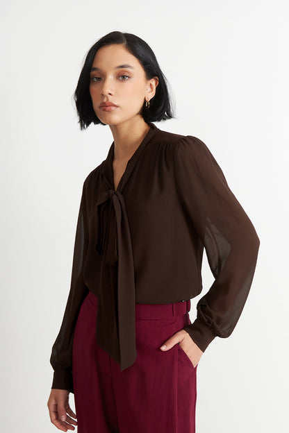 Blusa Manga Larga con Corbatín Café