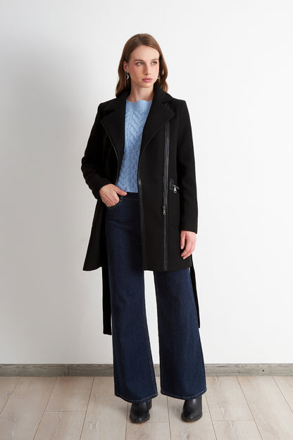 Chaqueta de Paño con Cinturón Negro