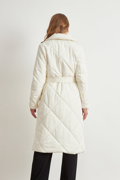 Parka Acolchada con Cinturón Lazo Blanco