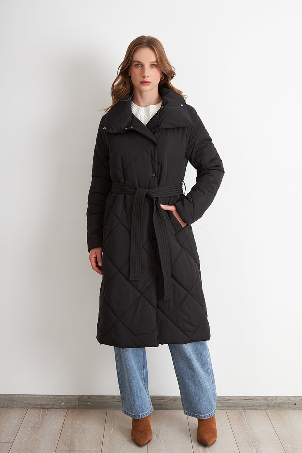 Parka Acolchada con Cinturón Lazo Negro