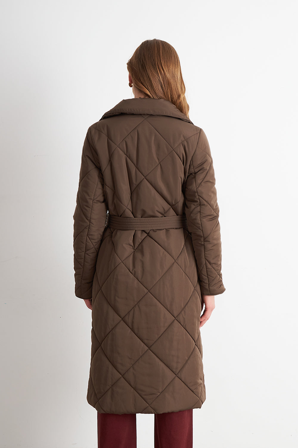 Parka Acolchada con Cinturón Lazo Café