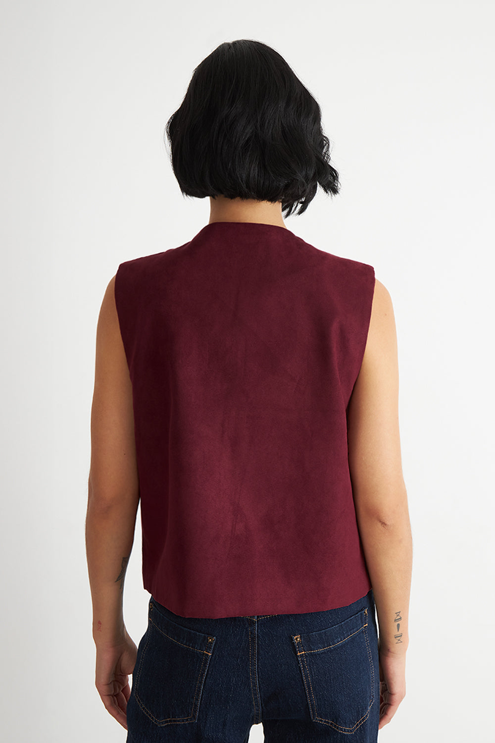 Vest Tipo Gamuza Bordado Burdeo