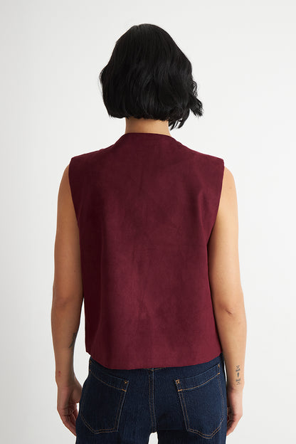 Vest Tipo Gamuza Bordado Burdeo