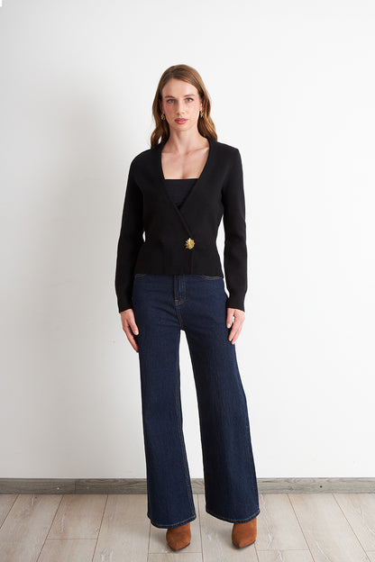 Cárdigan Cruzado con Botón Dorado Negro